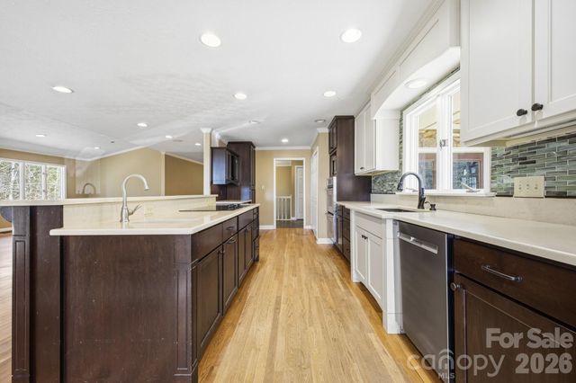 8 Covewood Road, Asheville, NC 28805