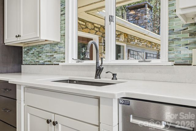 8 Covewood Road, Asheville, NC 28805
