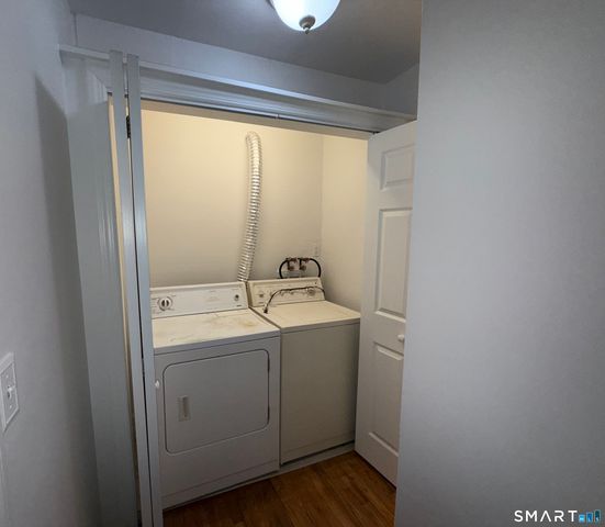 204 Cherry Hill Drive 1B, Bridgeport, CT 06606