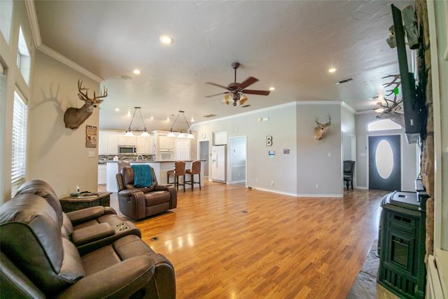 611 Fawn Trail, Tioga, TX 76271