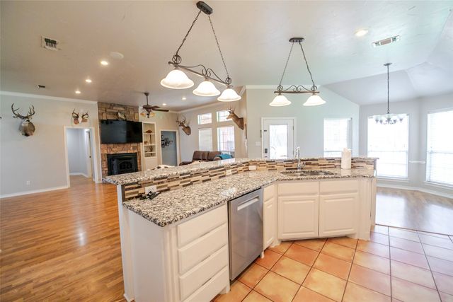 611 Fawn Trail, Tioga, TX 76271