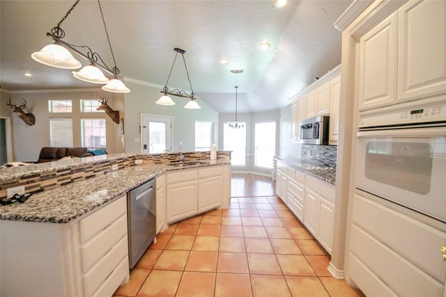611 Fawn Trail, Tioga, TX 76271