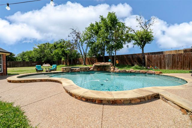 611 Fawn Trail, Tioga, TX 76271