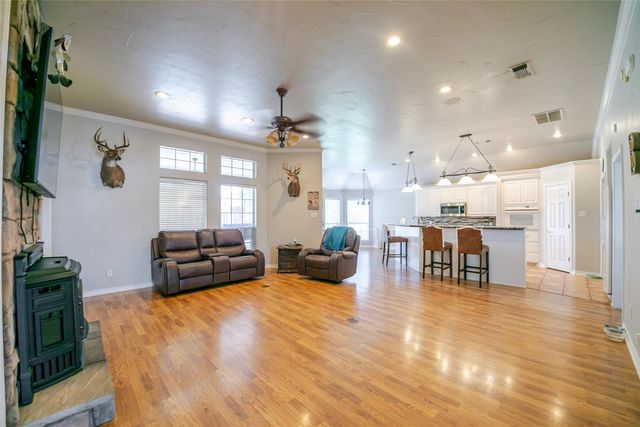 611 Fawn Trail, Tioga, TX 76271