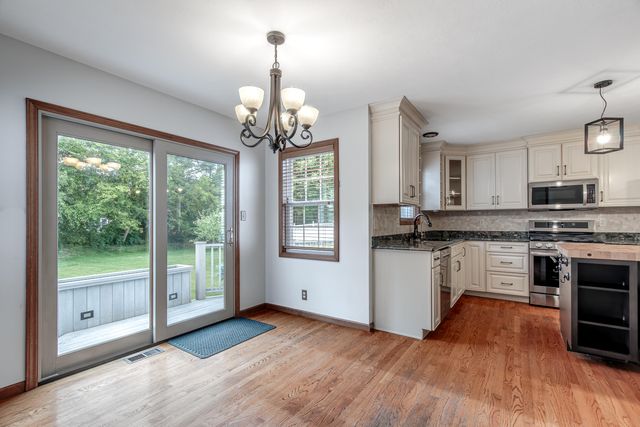 203 Parkwood Drive, Valparaiso, IN 46383