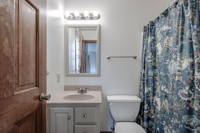 203 Parkwood Drive, Valparaiso, IN 46383