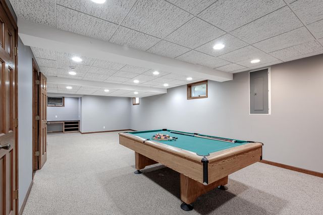 203 Parkwood Drive, Valparaiso, IN 46383
