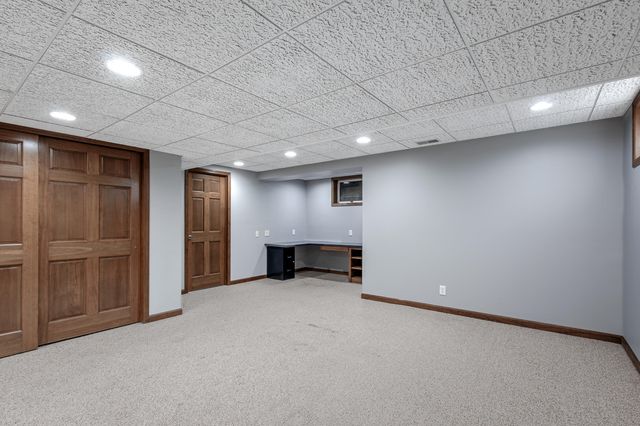 203 Parkwood Drive, Valparaiso, IN 46383