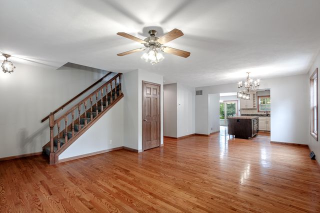 203 Parkwood Drive, Valparaiso, IN 46383
