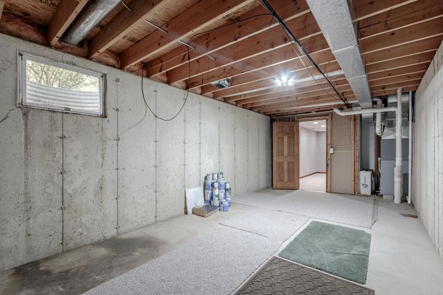 203 Parkwood Drive, Valparaiso, IN 46383