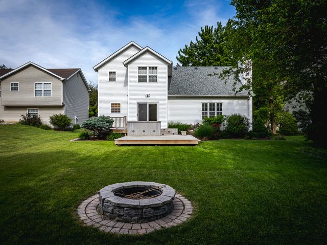 203 Parkwood Drive, Valparaiso, IN 46383