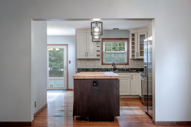 203 Parkwood Drive, Valparaiso, IN 46383
