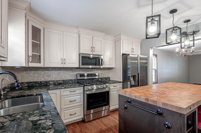 203 Parkwood Drive, Valparaiso, IN 46383