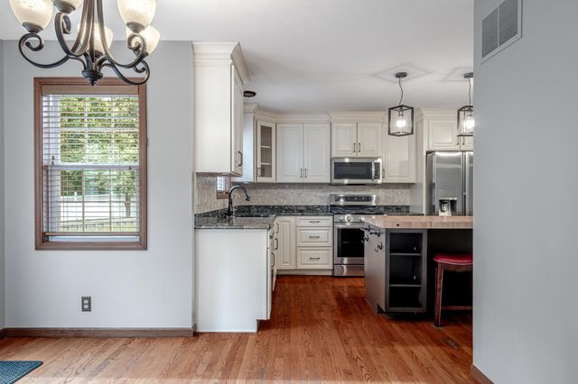 203 Parkwood Drive, Valparaiso, IN 46383