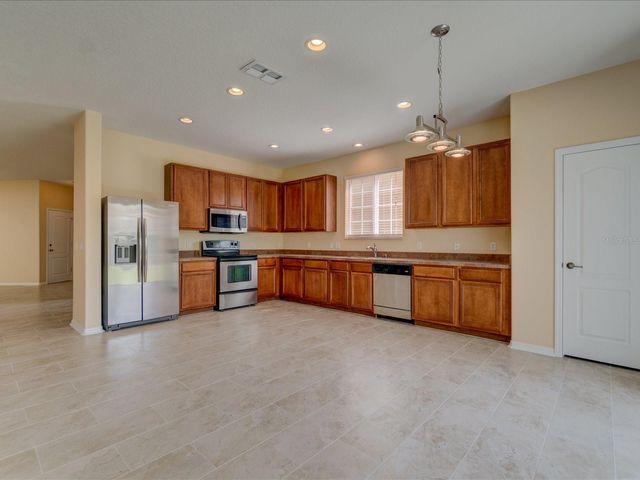 17552 QUEENSLAND STREET, Land O Lakes, FL 34638