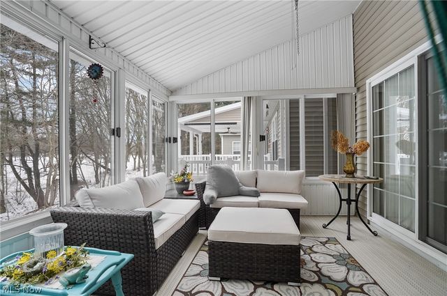 2837 Stratford Circle, Akron, OH 44312