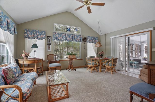 2837 Stratford Circle, Akron, OH 44312