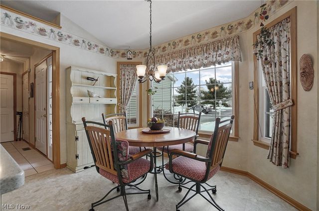 2837 Stratford Circle, Akron, OH 44312