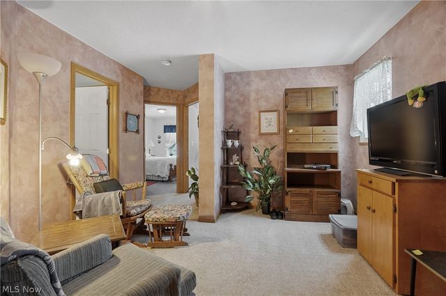 2837 Stratford Circle, Akron, OH 44312