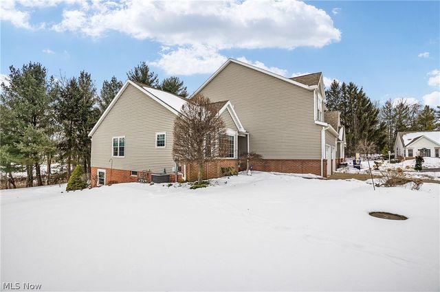 2837 Stratford Circle, Akron, OH 44312