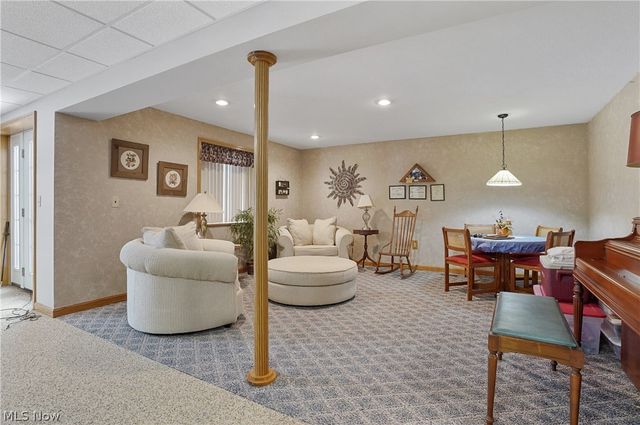 2837 Stratford Circle, Akron, OH 44312