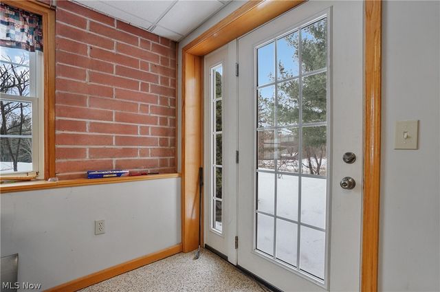 2837 Stratford Circle, Akron, OH 44312