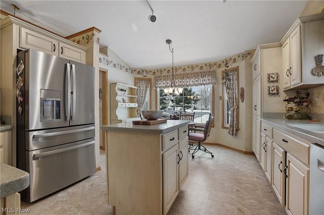 2837 Stratford Circle, Akron, OH 44312