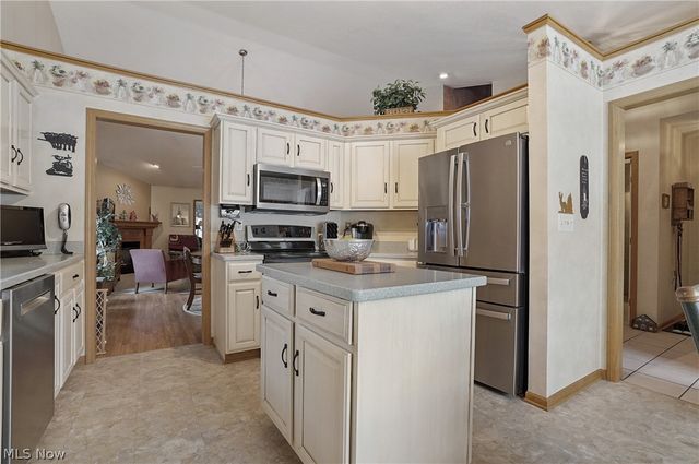 2837 Stratford Circle, Akron, OH 44312