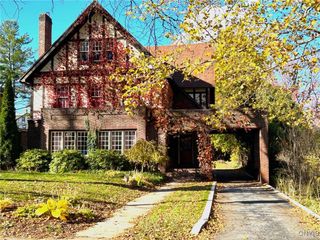 13 Brattle Road, Syracuse, NY 13203