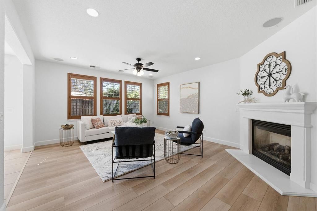 Image 12 of property listing at 698 W Rico Way, Tracy, CA 95391