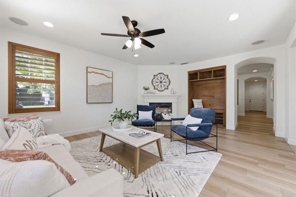 Image 14 of property listing at 698 W Rico Way, Tracy, CA 95391