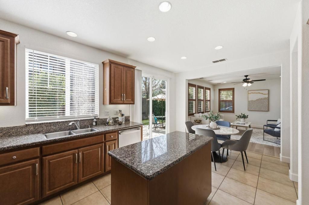 Image 17 of property listing at 698 W Rico Way, Tracy, CA 95391