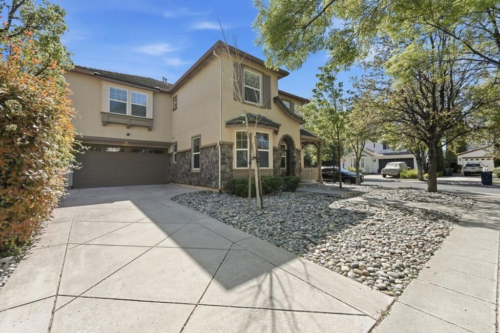 Image 2 of property listing at 698 W Rico Way, Tracy, CA 95391