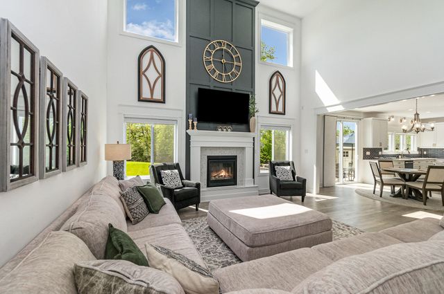 694 N 50 W, Valparaiso, IN 46385