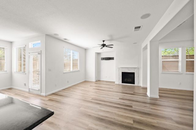 197 Cinema St, Sacramento, CA 95823