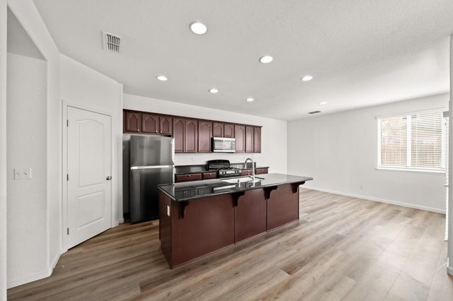 197 Cinema St, Sacramento, CA 95823