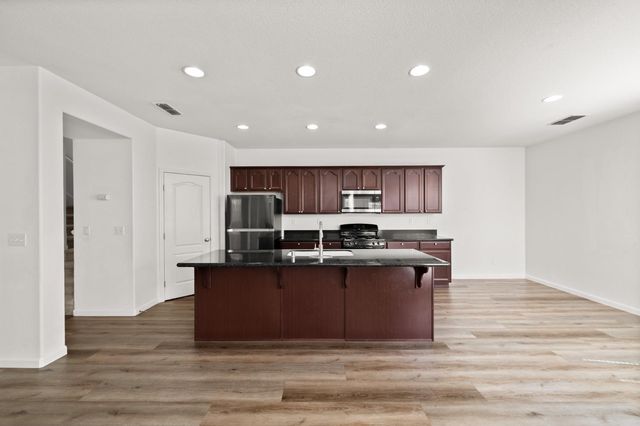 197 Cinema St, Sacramento, CA 95823