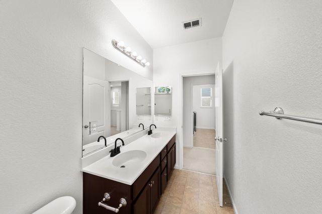 197 Cinema St, Sacramento, CA 95823