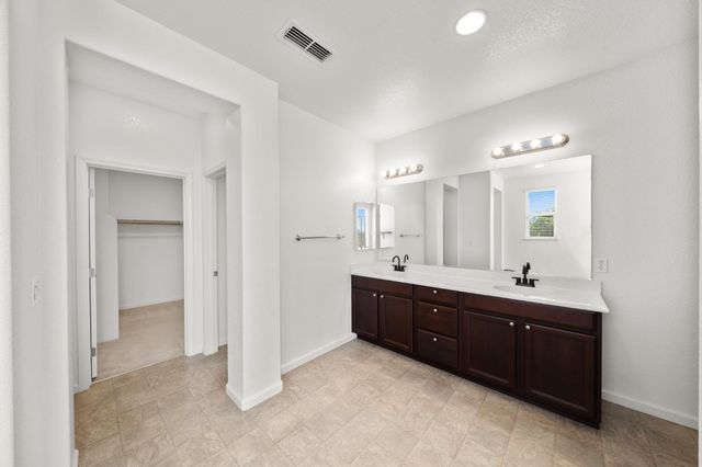 197 Cinema St, Sacramento, CA 95823