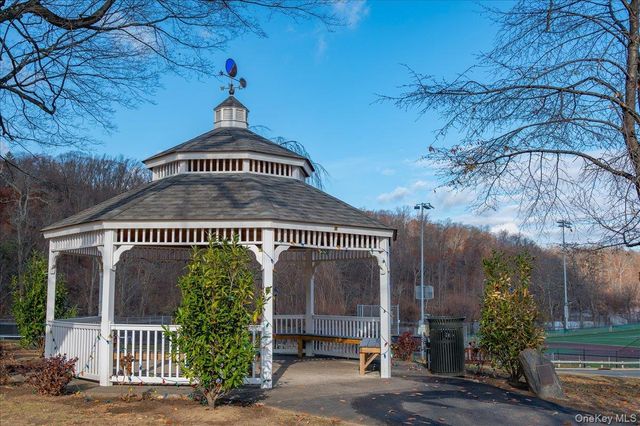 92 Underhill Avenue 2B, West Harrison, NY 10604