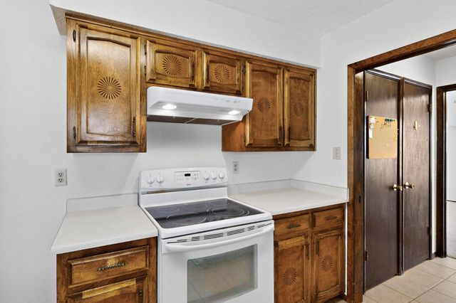 5207 RUSSELL Drive NW, Albuquerque, NM 87114