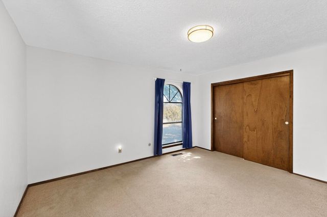 5207 RUSSELL Drive NW, Albuquerque, NM 87114