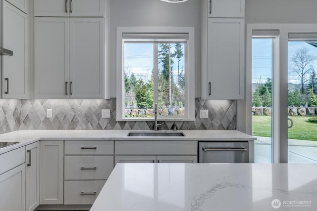 155 GASSMAN Road, Castle Rock, WA 98611