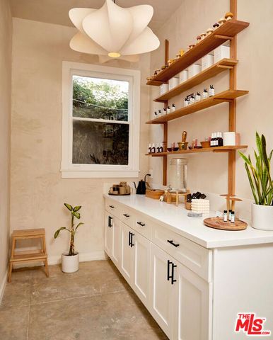 710 N Van Ness Avenue, Los Angeles, CA 90038