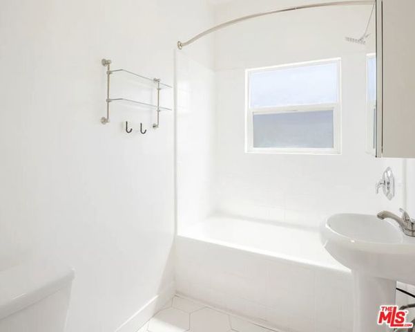 710 N Van Ness Avenue, Los Angeles, CA 90038