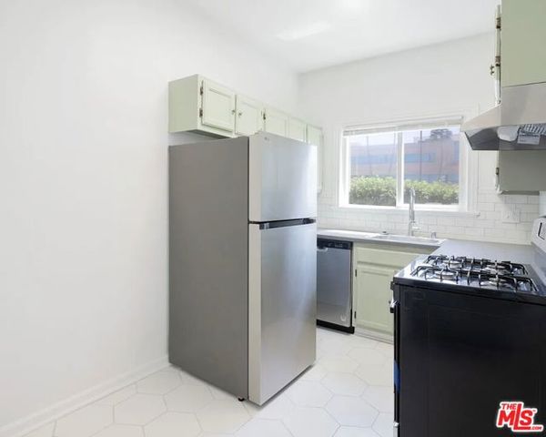 710 N Van Ness Avenue, Los Angeles, CA 90038