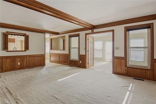 1011 Greenhurst Road, Winston-salem, NC 27104