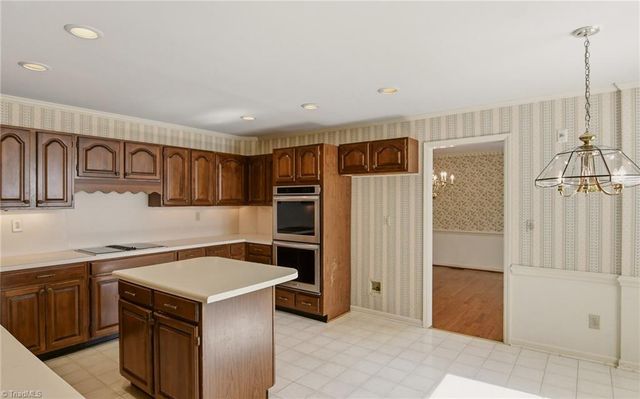 1011 Greenhurst Road, Winston-salem, NC 27104