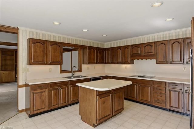 1011 Greenhurst Road, Winston-salem, NC 27104