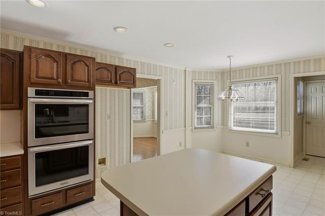 1011 Greenhurst Road, Winston-salem, NC 27104